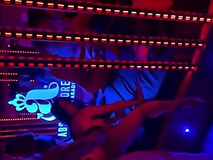 Sexe Amateur Libertin Dans Une Boite De Nuit Avec Des Stars Du Porno