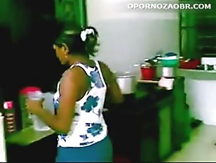 Cojiendo empleada domestica – www.putaslocas.net