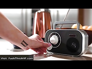 Naughty MILF Siri Dahl’s Caught Naked in the Kitchen! Pervert Stepson Banged Her Hard!oGjCtt