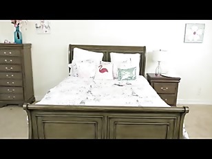 my stepsister came to my room just in timeroXn1bD